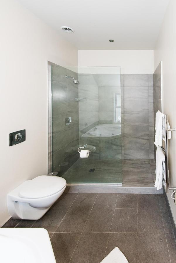 Lakeside Luxury With Spa Queenstown Exterior photo
