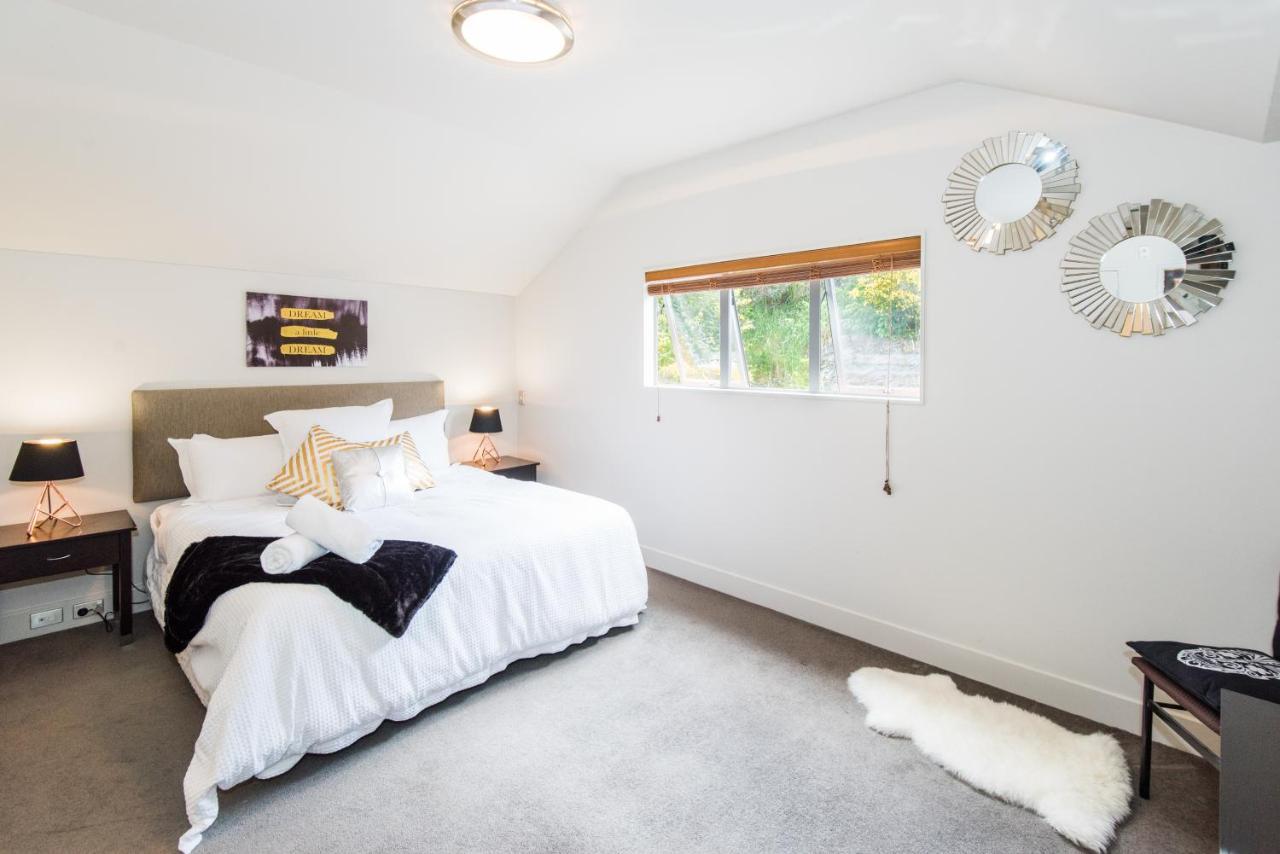 Lakeside Luxury With Spa Queenstown Exterior photo