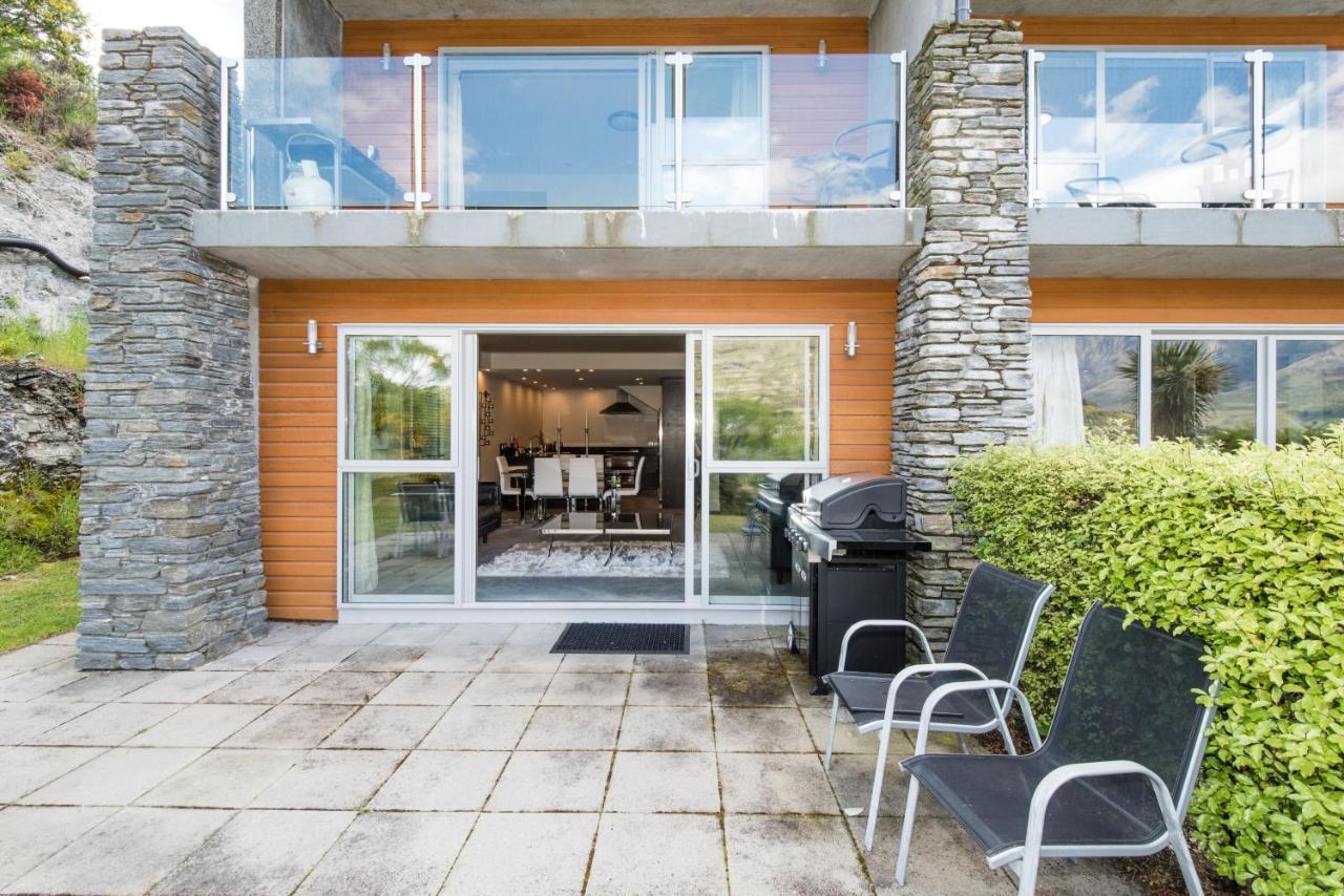 Lakeside Luxury With Spa Queenstown Exterior photo